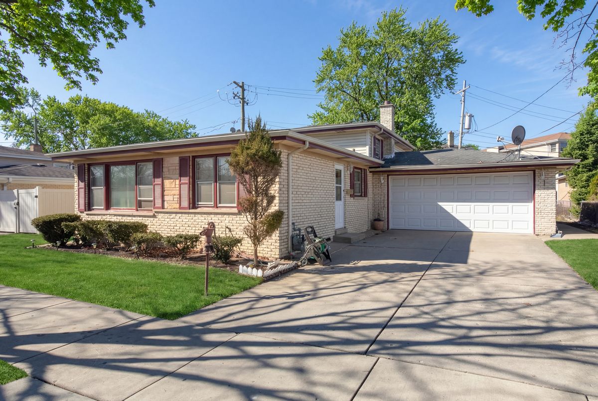 8516 Ozanam Avenue, Niles, IL 60714