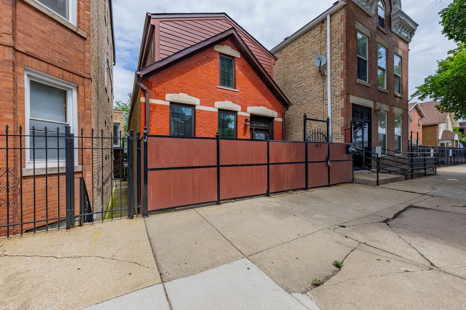 2012 W Coulter Street — Chicago, IL 60608