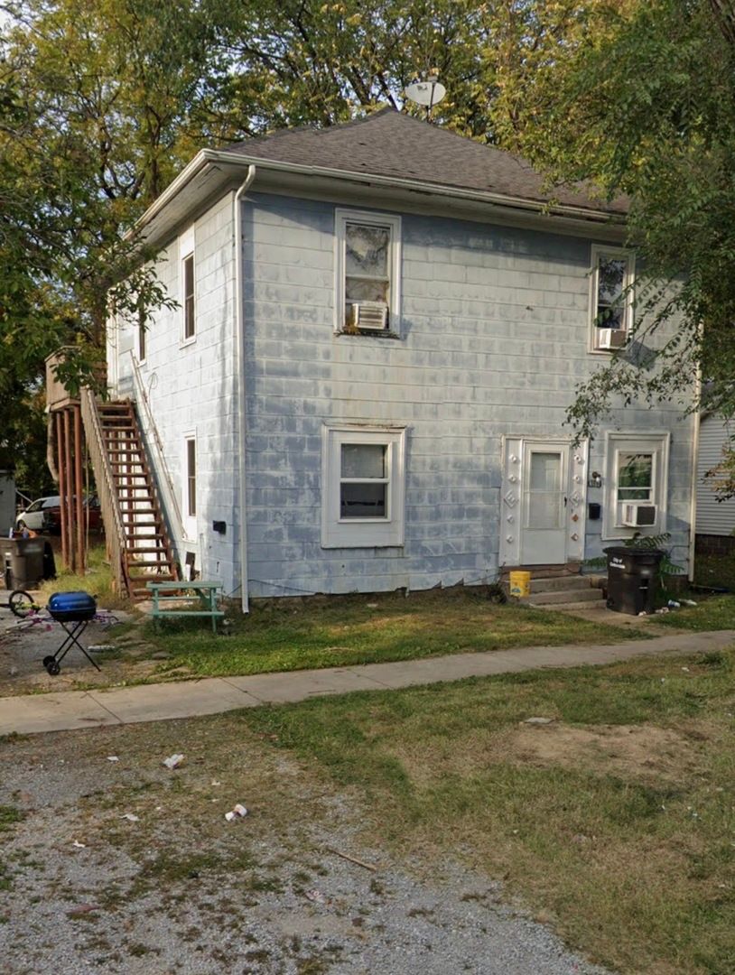 310 W PECAN Street — Carbondale, IL 62901