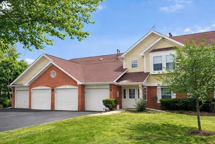 1560 Thornfield Lane, Roselle, IL 60172