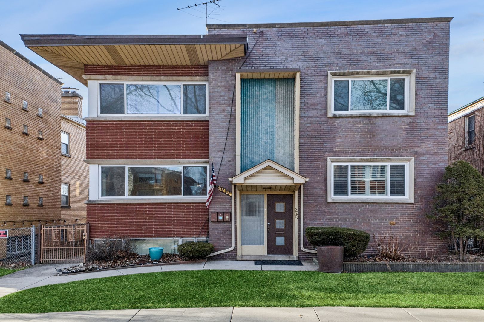 10454 S Claremont Avenue #1 — Chicago, IL 60643