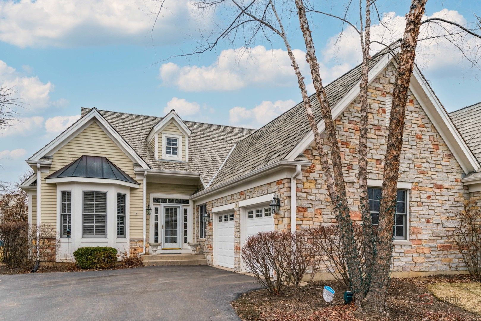 60 S Canterbury Court — Lake Forest, IL 60045
