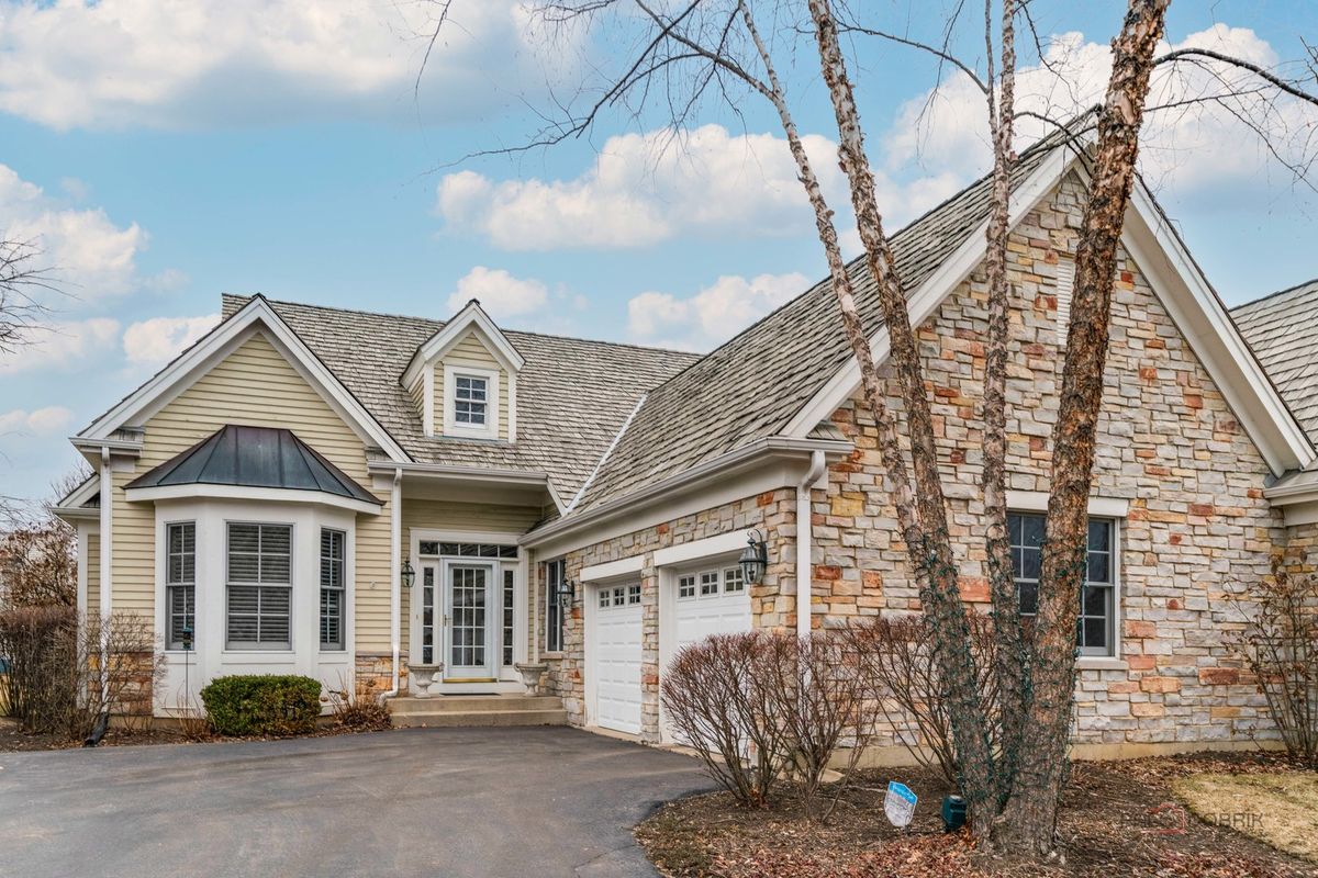 60 Canterbury Court, Lake Forest, IL 60045