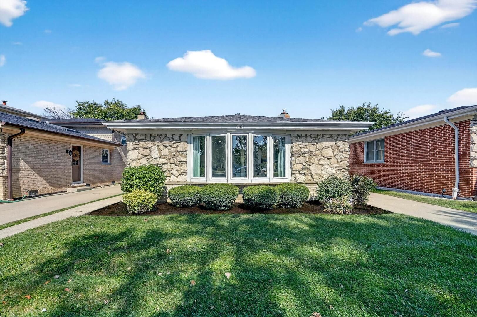 5446 W Lunt Avenue — Chicago, IL 60646