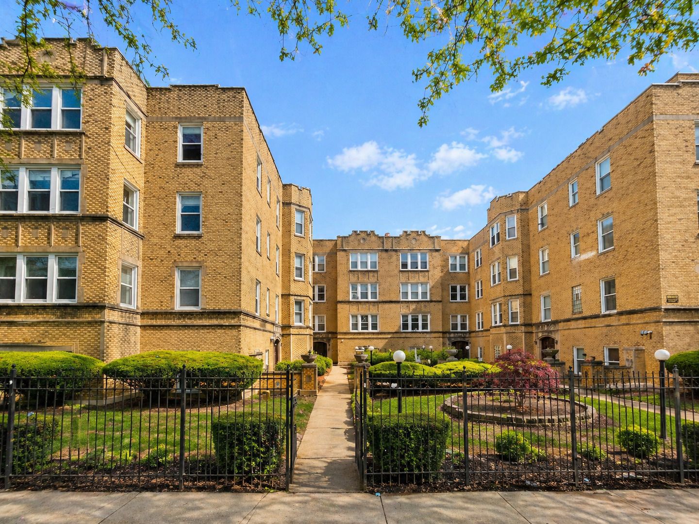 6312 N Richmond Street #2B — Chicago, IL 60659