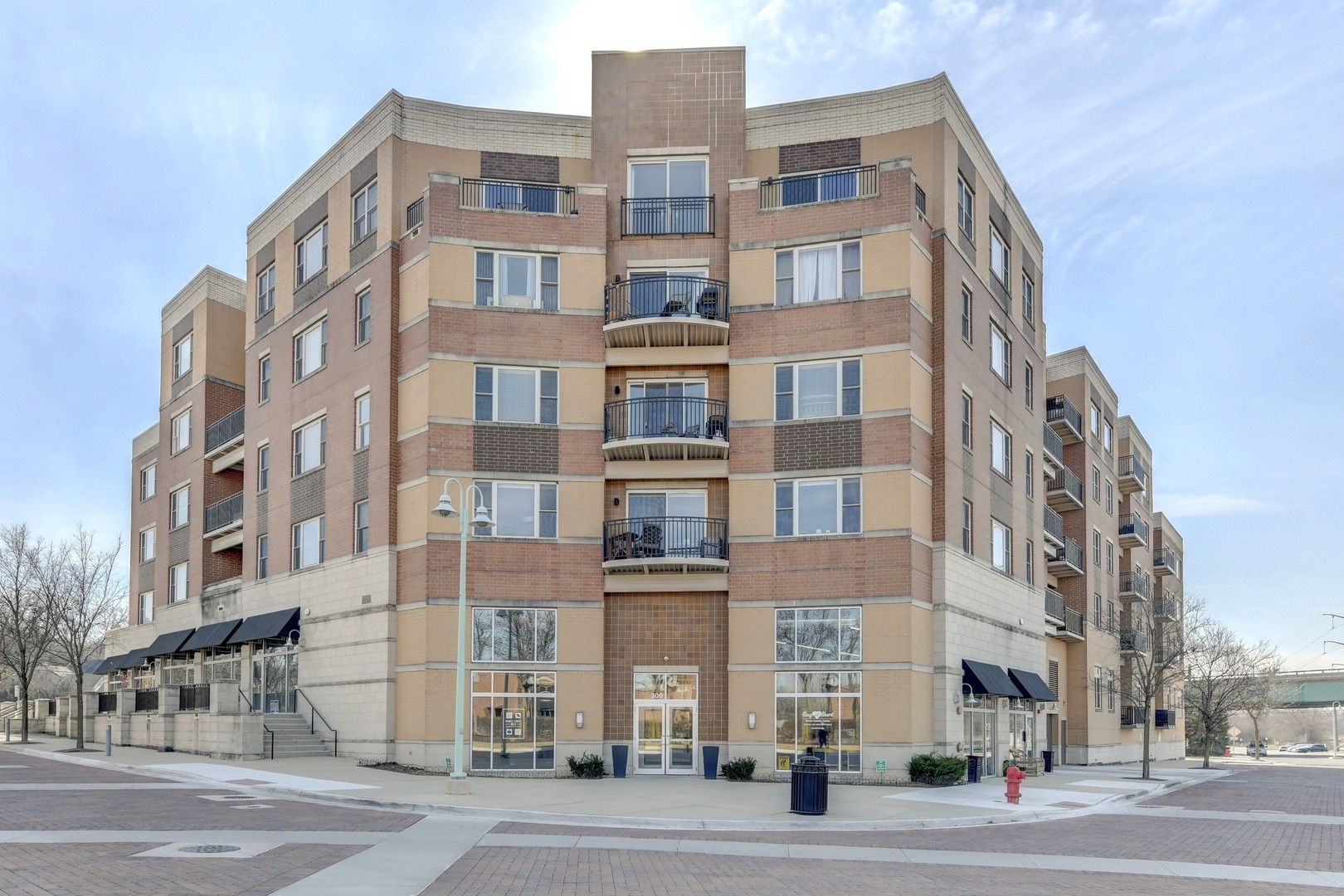 300 Village Circle #503 — Willow Springs, IL 60480