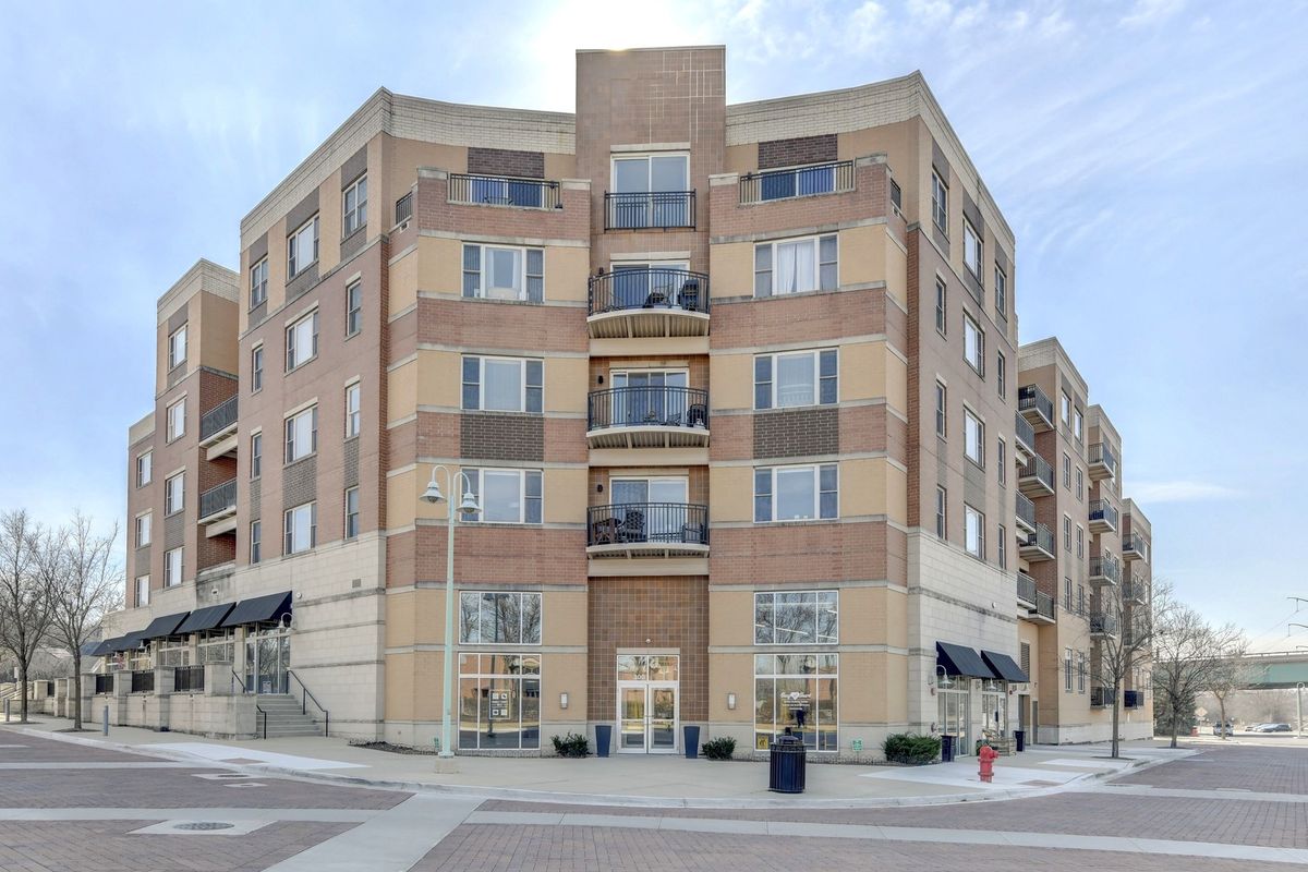 300 Village Circle, Willow Springs, IL 60480