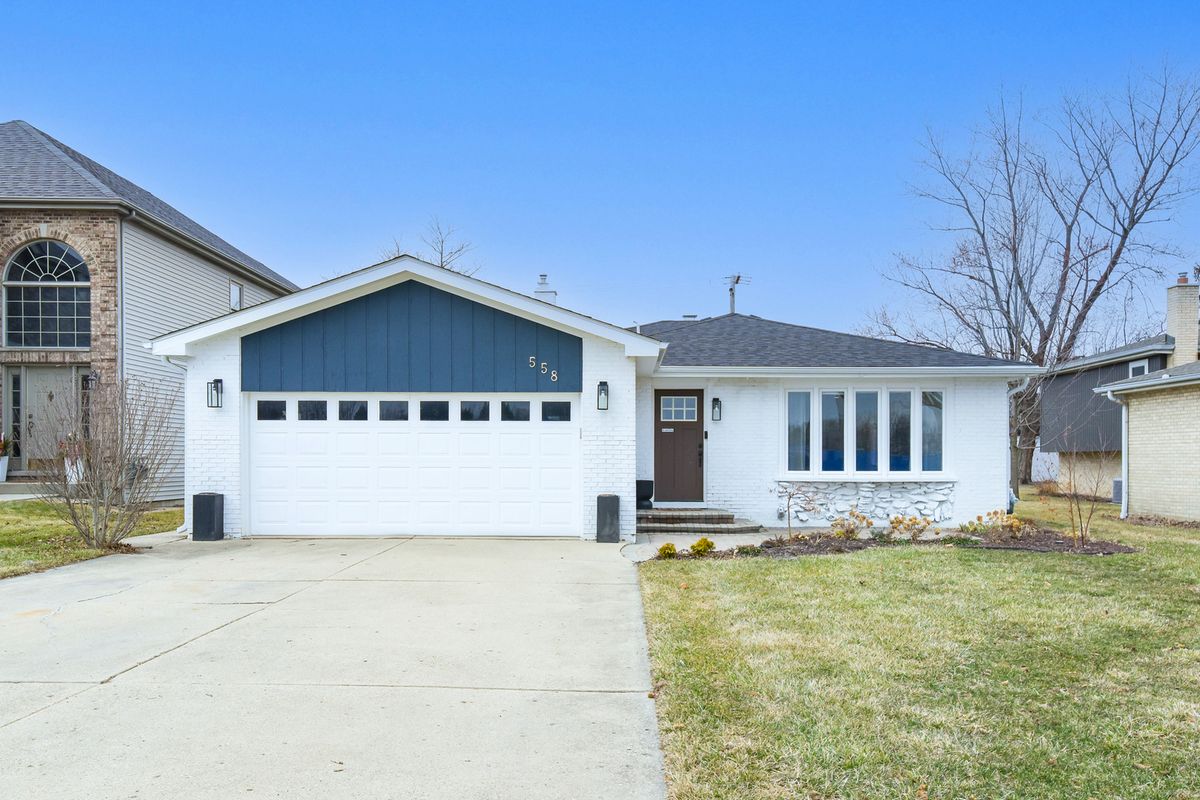 558 Oaklawn Avenue, Elmhurst, IL 60126