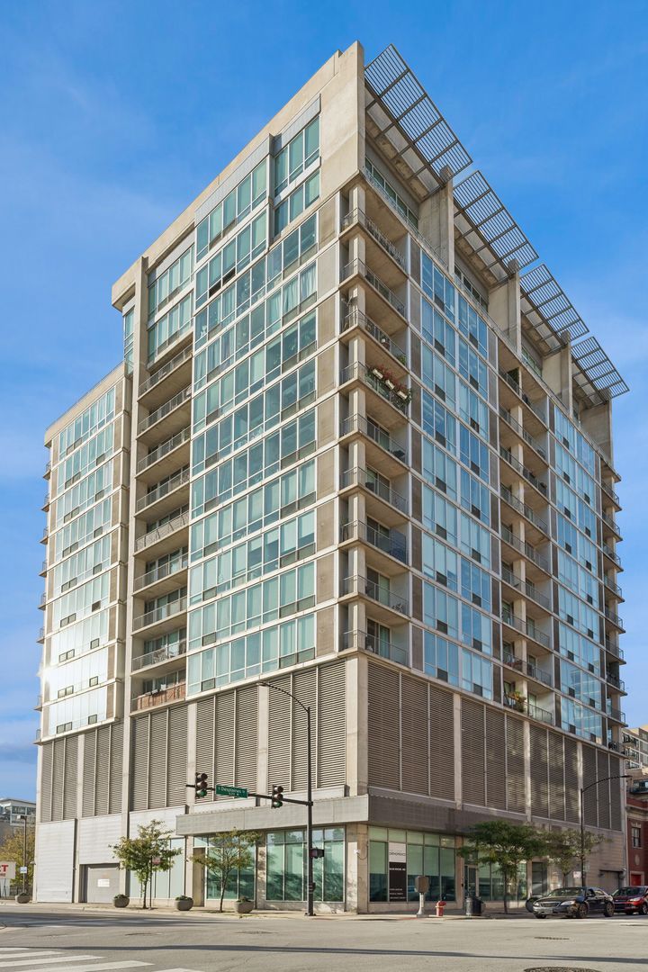 700 W Van Buren Street #PH2 — Chicago, IL 60607