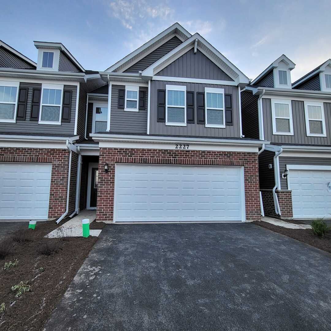 2227 Horseshoe Circle #2227 — Naperville, IL 60564
