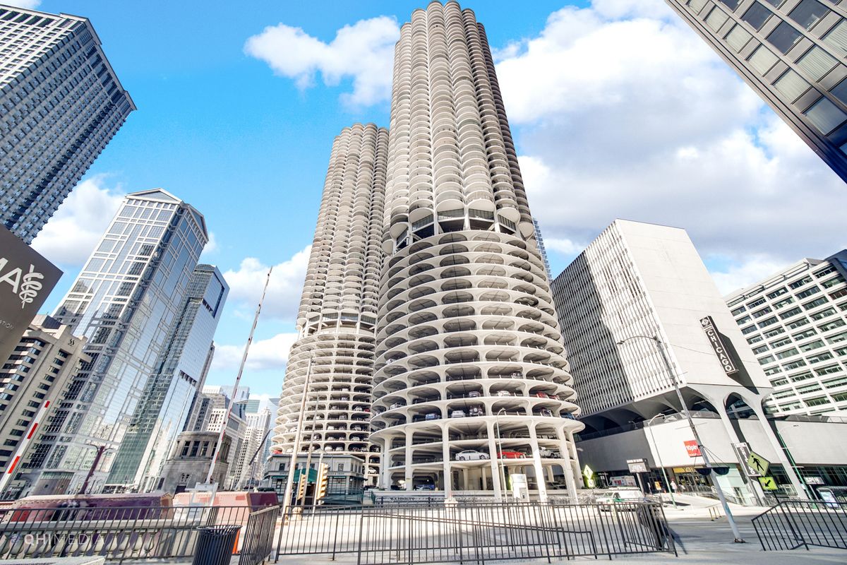 300 State Street, Chicago, IL 60654