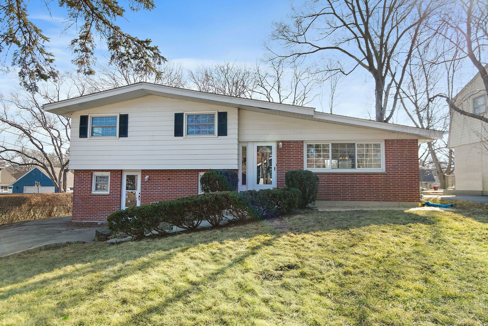 657 Lomond Drive — Mundelein, IL 60060