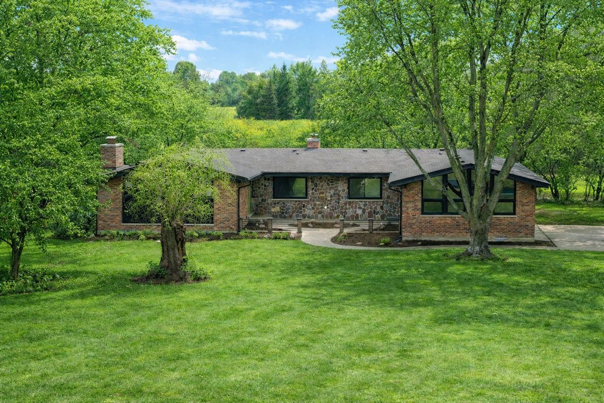 2580 Crestwood Lane, Riverwoods, IL 60015