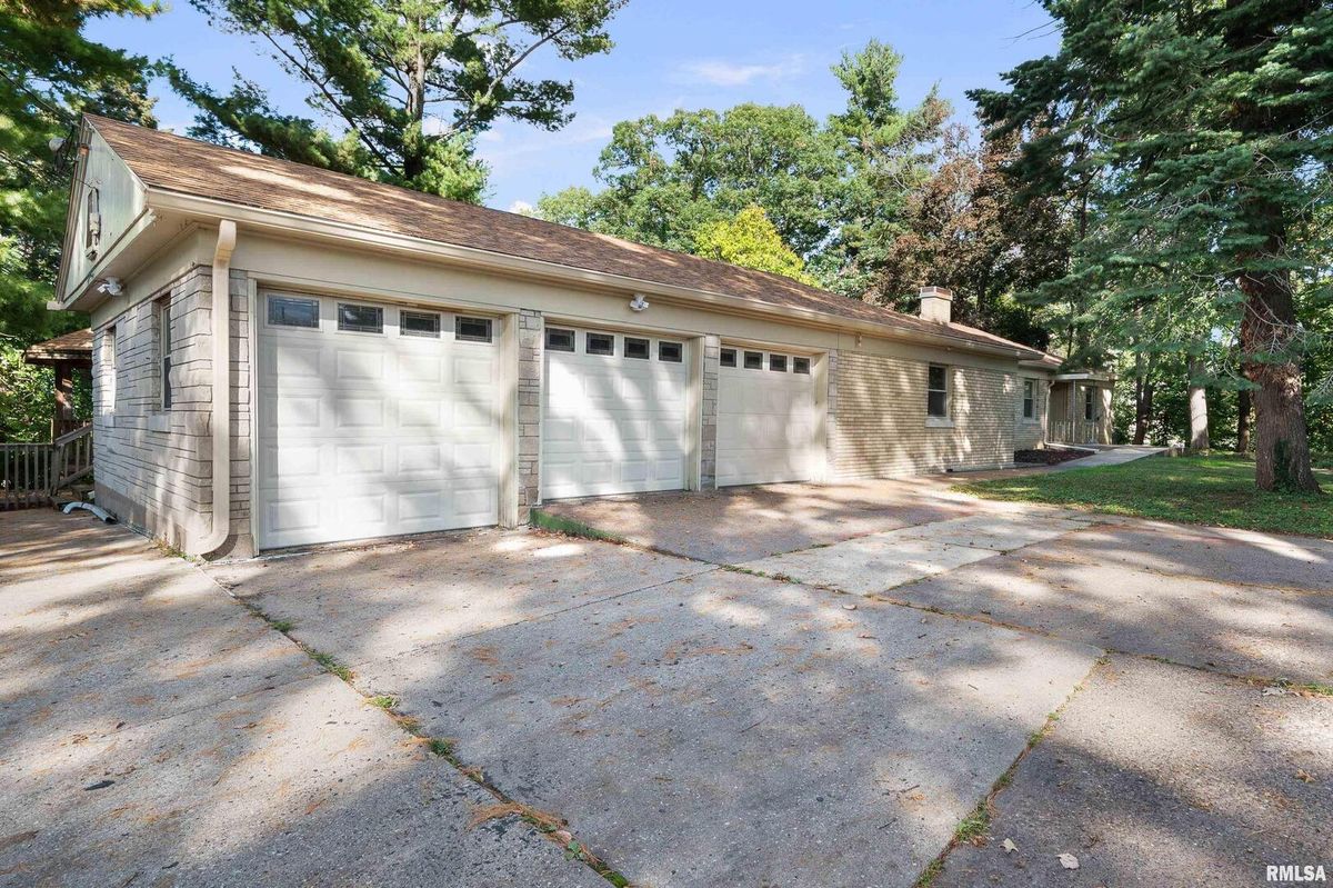 660 18TH Avenue, East Moline, IL 61244