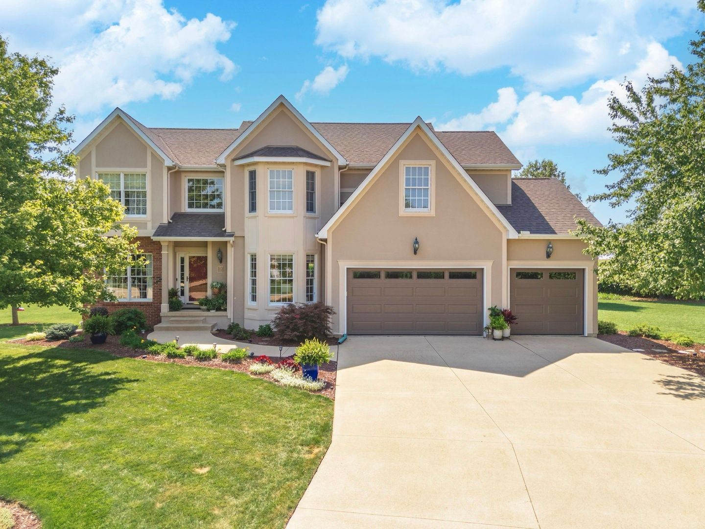 29 Cloverhill Circle — Bloomington, IL 61705