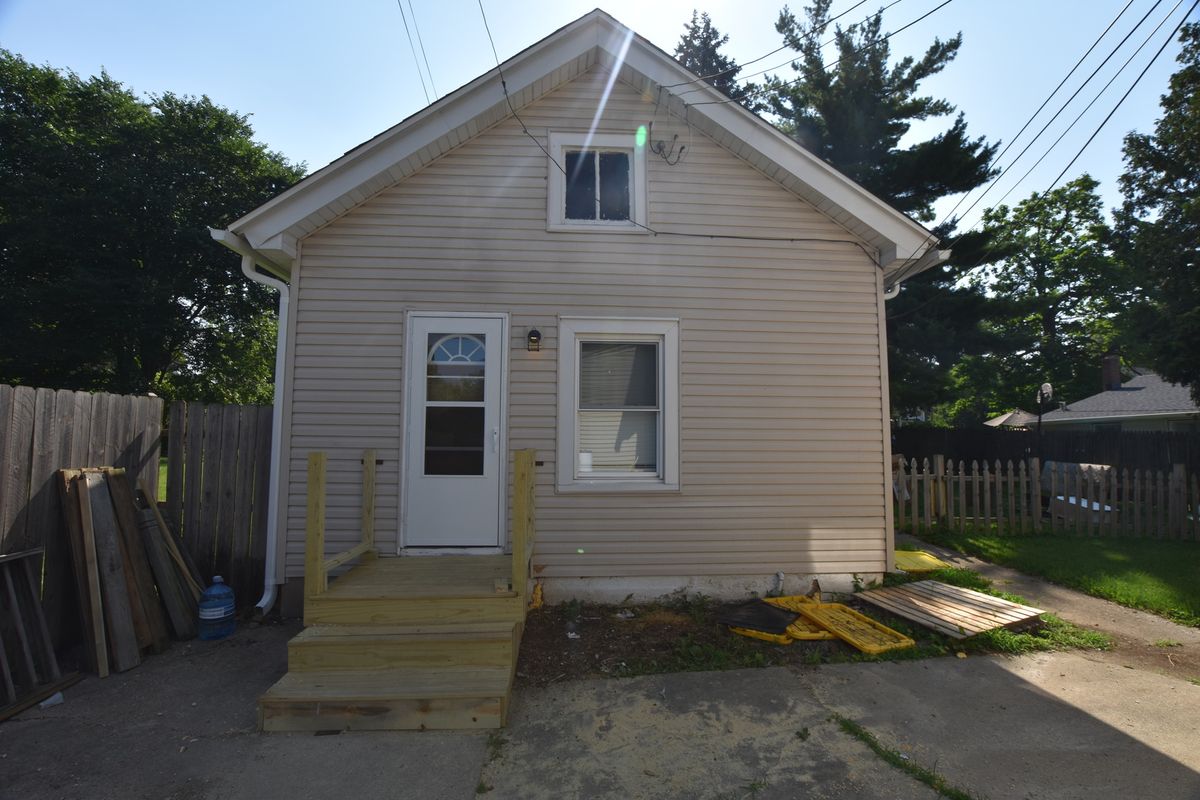 409 Beach Street, Aurora, IL 60505