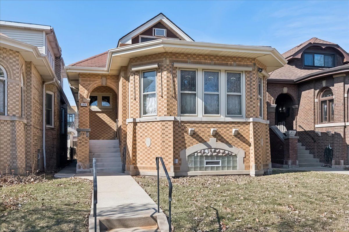 1836 New England Avenue, Chicago, IL 60707