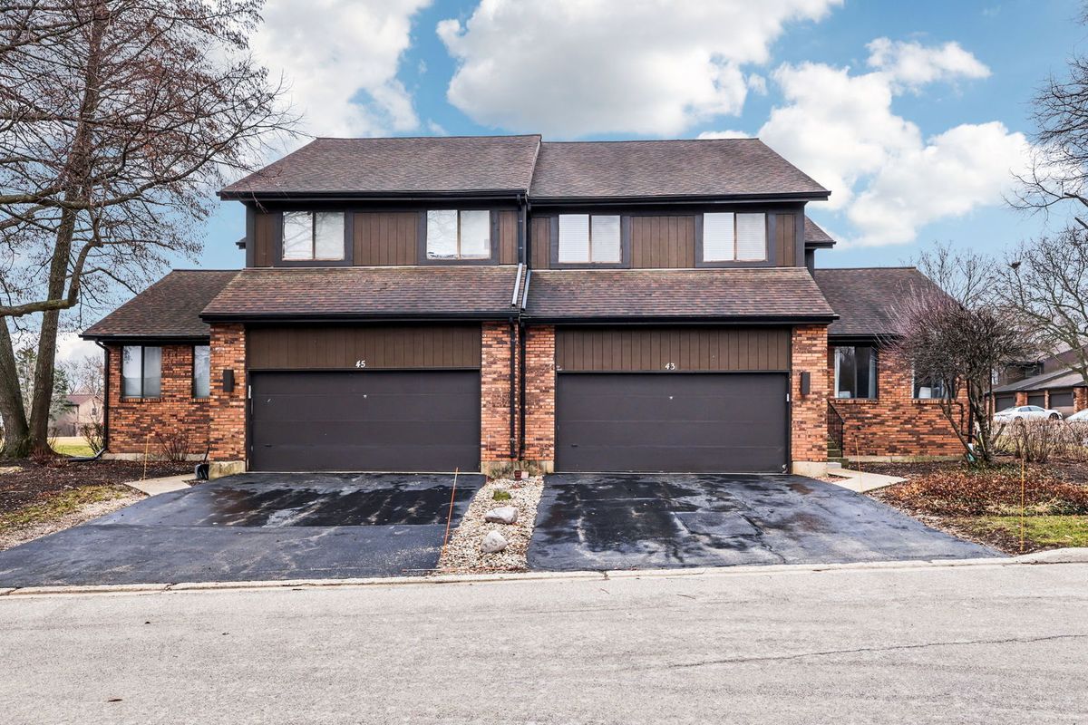 43 Creekside Circle, Elgin, IL 60123