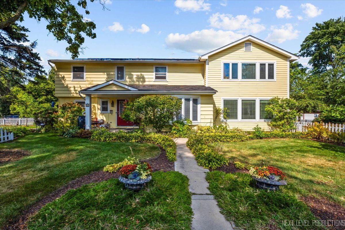 83 Park Boulevard — Glen Ellyn, IL 60137