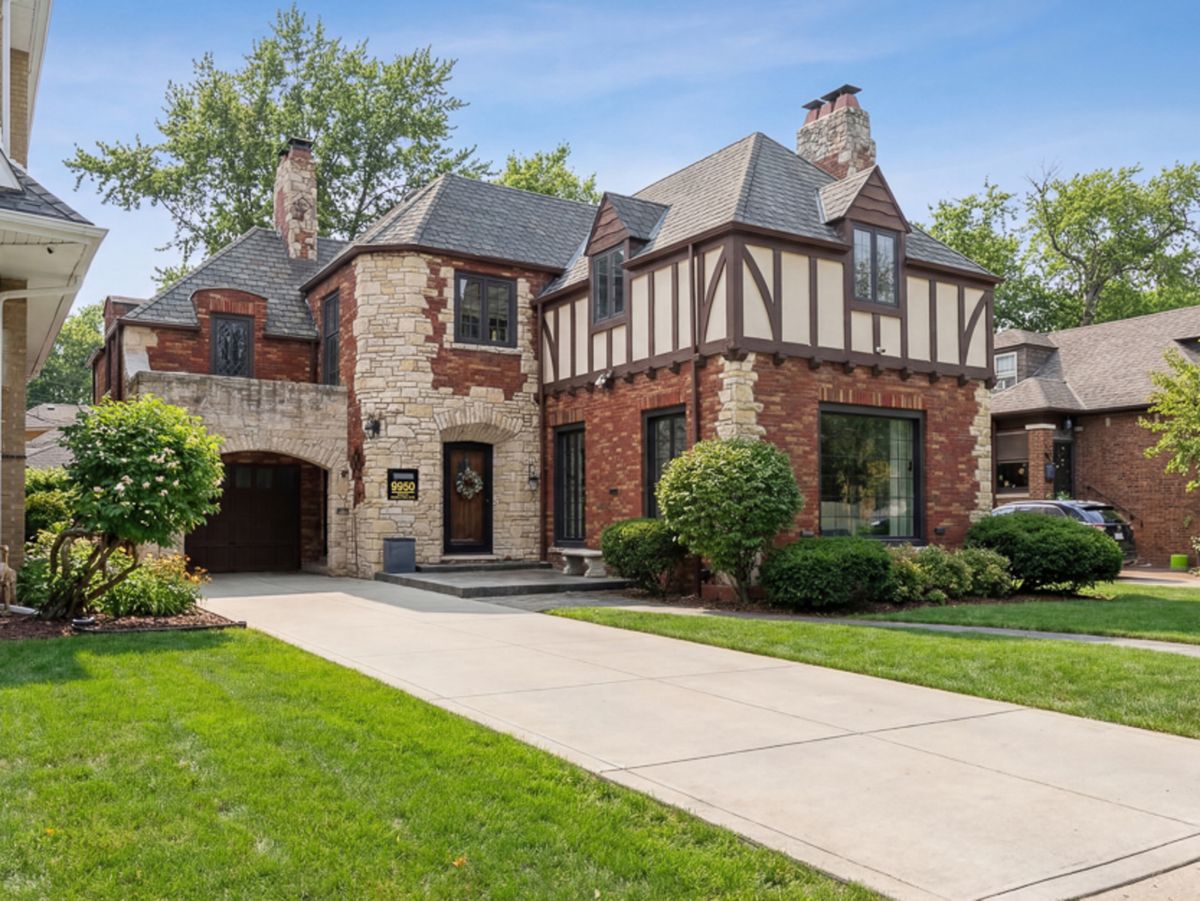 9950 Hamilton Avenue, Chicago, IL 60643