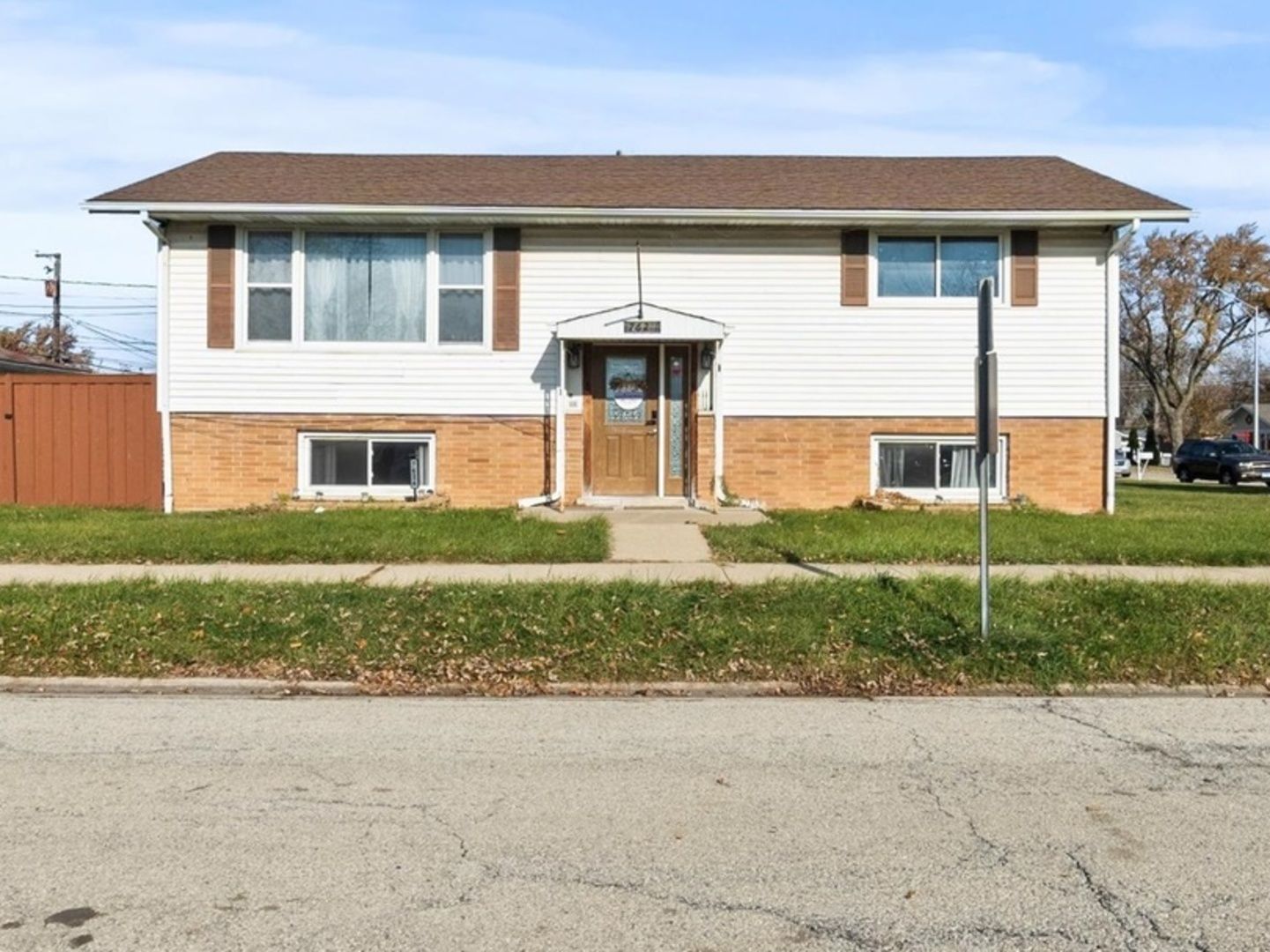 7624 Lockwood Avenue — Burbank, IL 60459