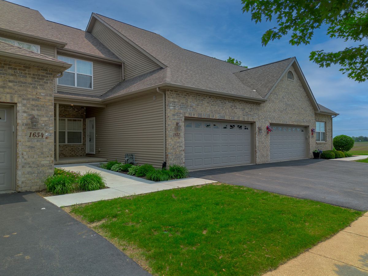 1652 Overlook Drive, Dixon, IL 61021