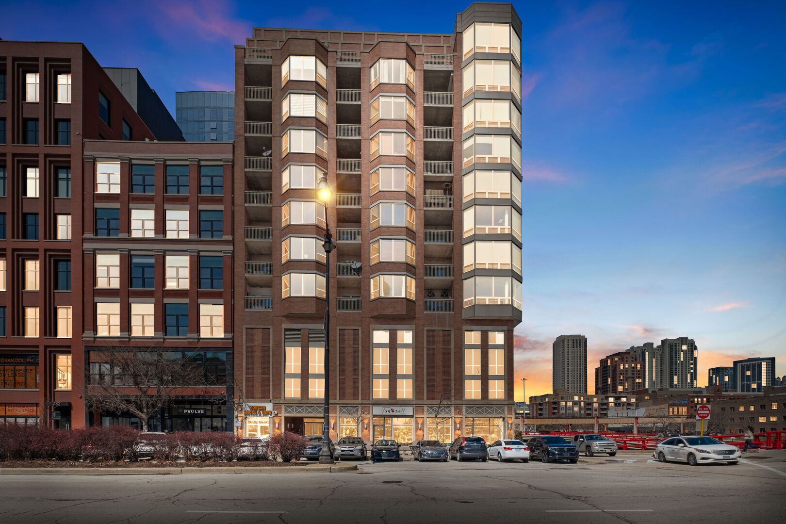 720 W RANDOLPH Street #905 — Chicago, IL 60661