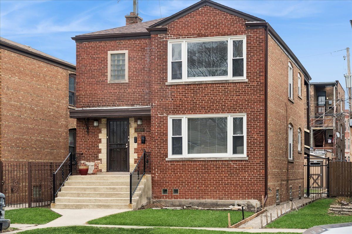 8833 Dorchester Avenue, Chicago, IL 60619
