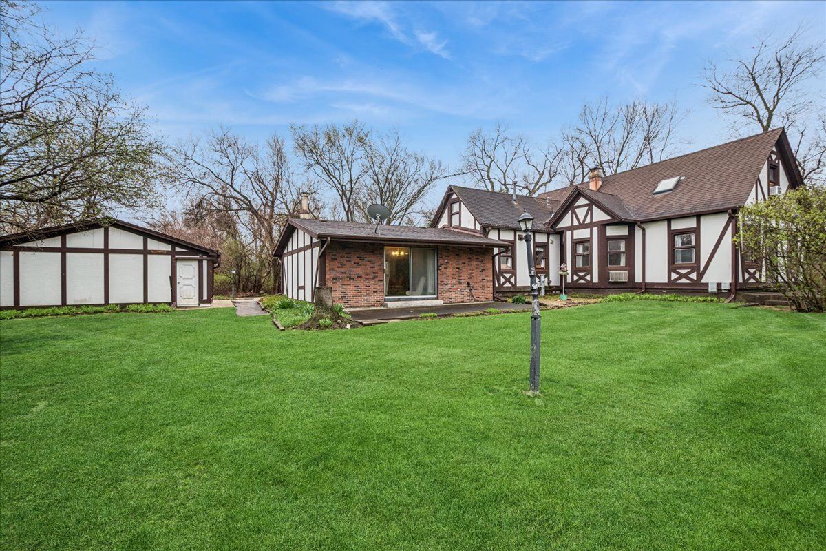 609 Forest Edge Lane — Des Plaines, IL 60016