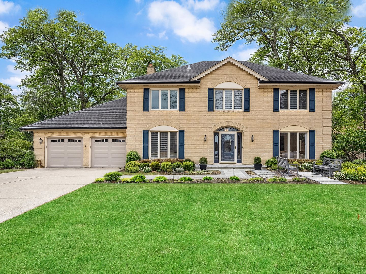 734 Forest Glen Lane — Oak Brook, IL 60523