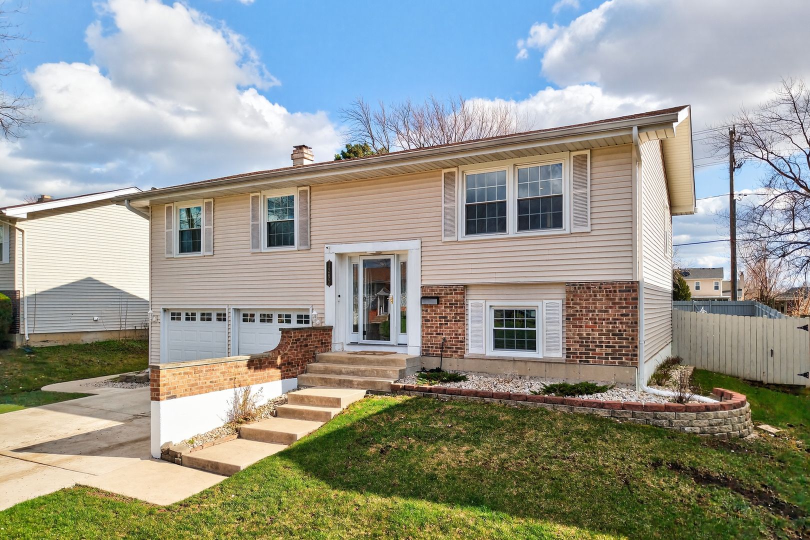 1293 W Oakmont Road — Hoffman Estates, IL 60169