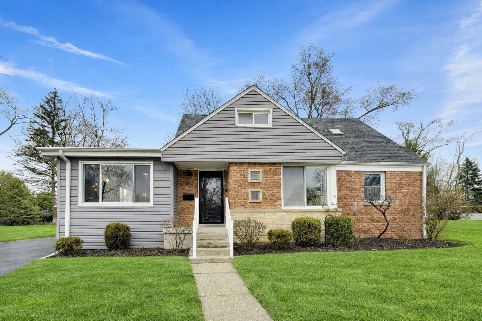 1120 N Haddow Avenue — Arlington Heights, IL 60004
