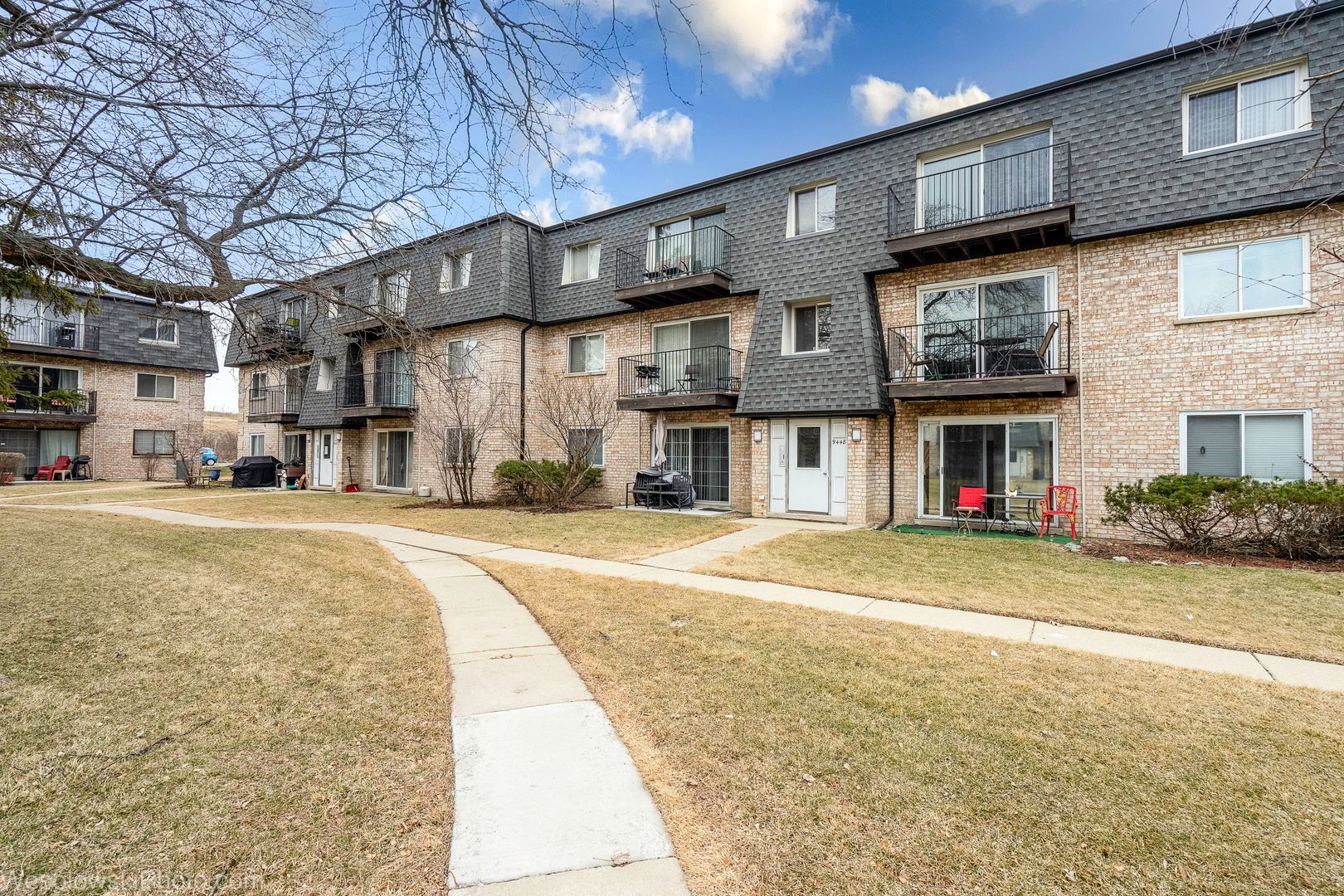 9448 BAY COLONY Drive #3S — Des Plaines, IL 60016