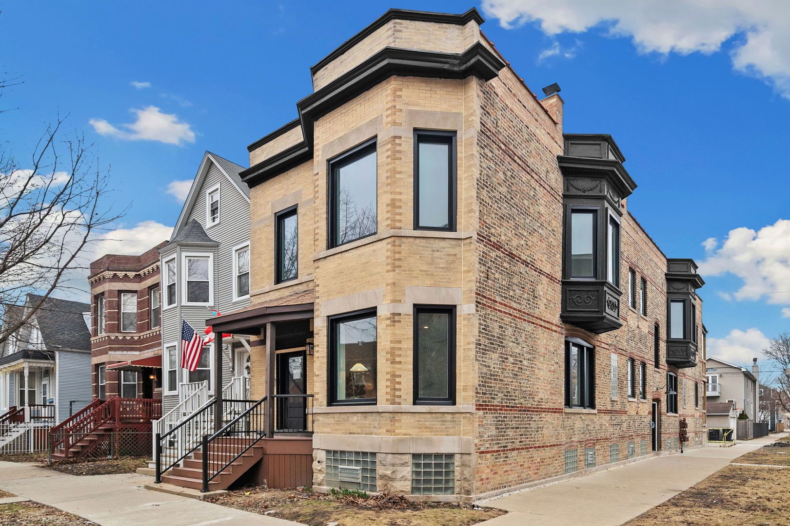 3354 N Whipple Street #1R — Chicago, IL 60618