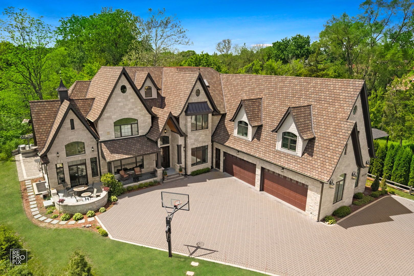 6270 S Garfield Avenue — Burr Ridge, IL 60527