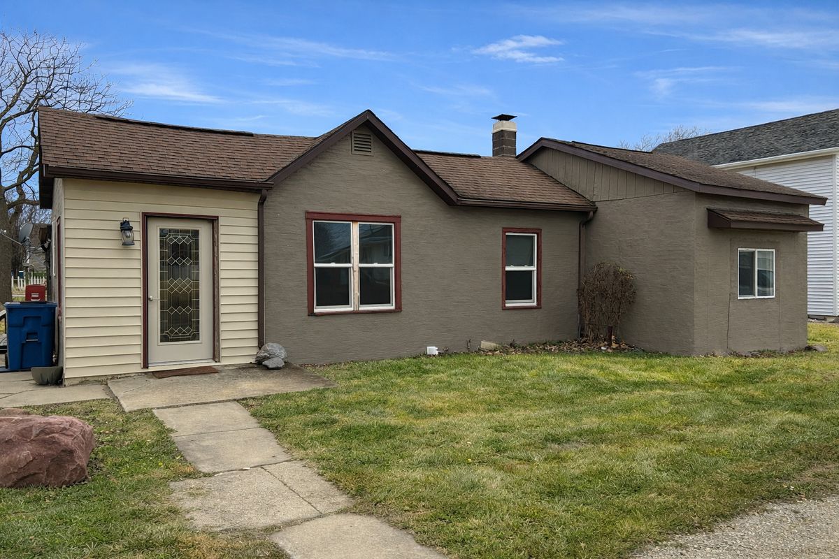 130 Iowa Avenue, Ladd, IL 61329