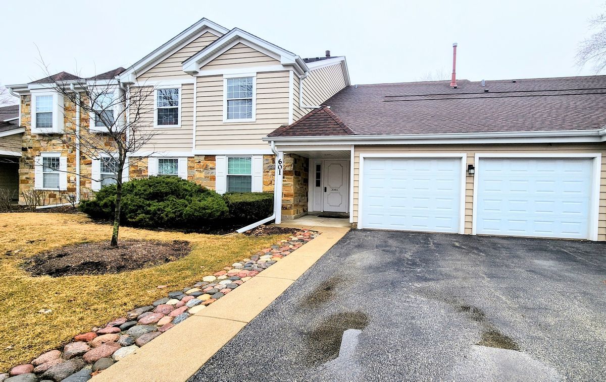 601 Fairbanks Court, Schaumburg, IL 60194