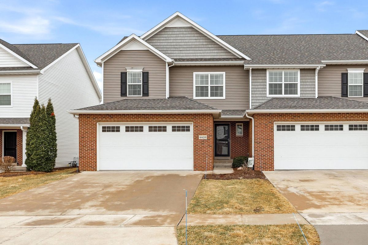 4428 Slate Creek Drive, Bettendorf, IA 52722
