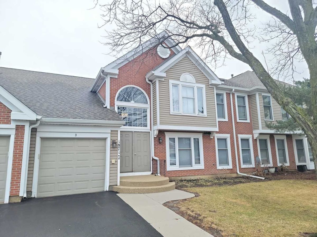 1871 Fox Run Drive, Elk Grove Village, IL 60007