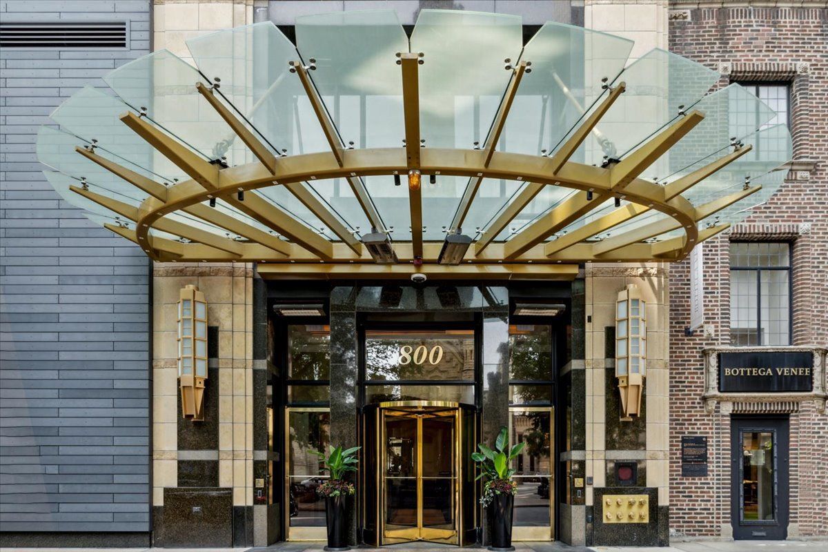 800 N Michigan Avenue #2102 — Chicago, IL 60611