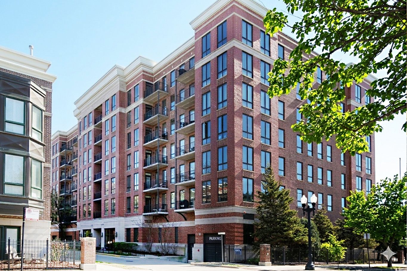 343 W Old Town Court #708 — Chicago, IL 60610