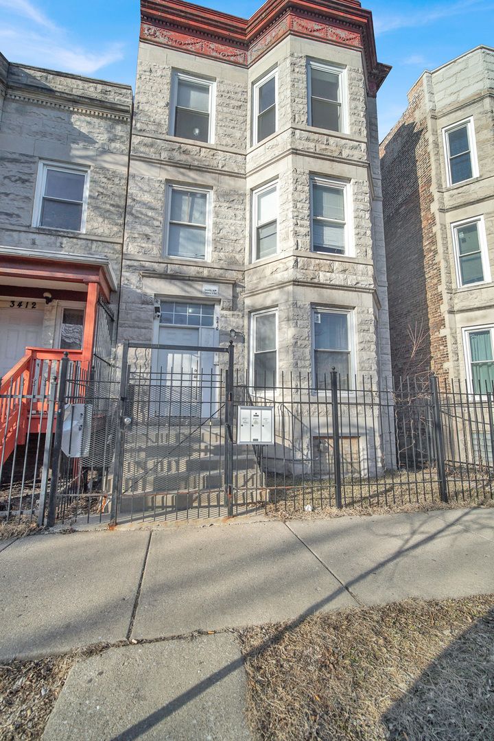 3410 W Walnut Street — Chicago, IL 60624