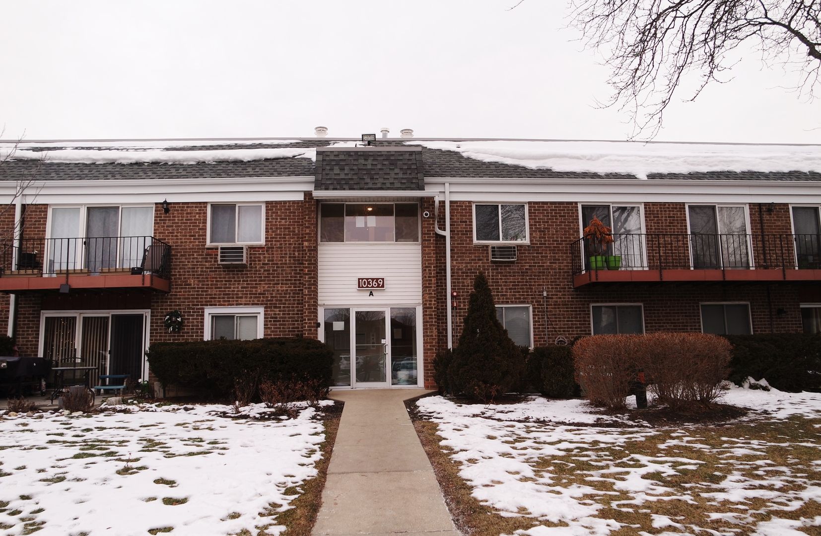 10369 DEARLOVE Road #2F — Glenview, IL 60025