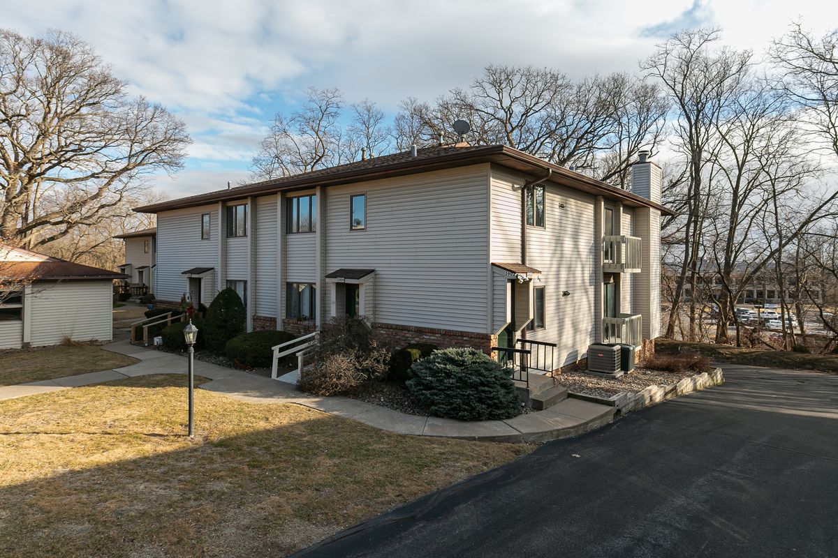 5902 36th Ave Court, Moline, IL 61265