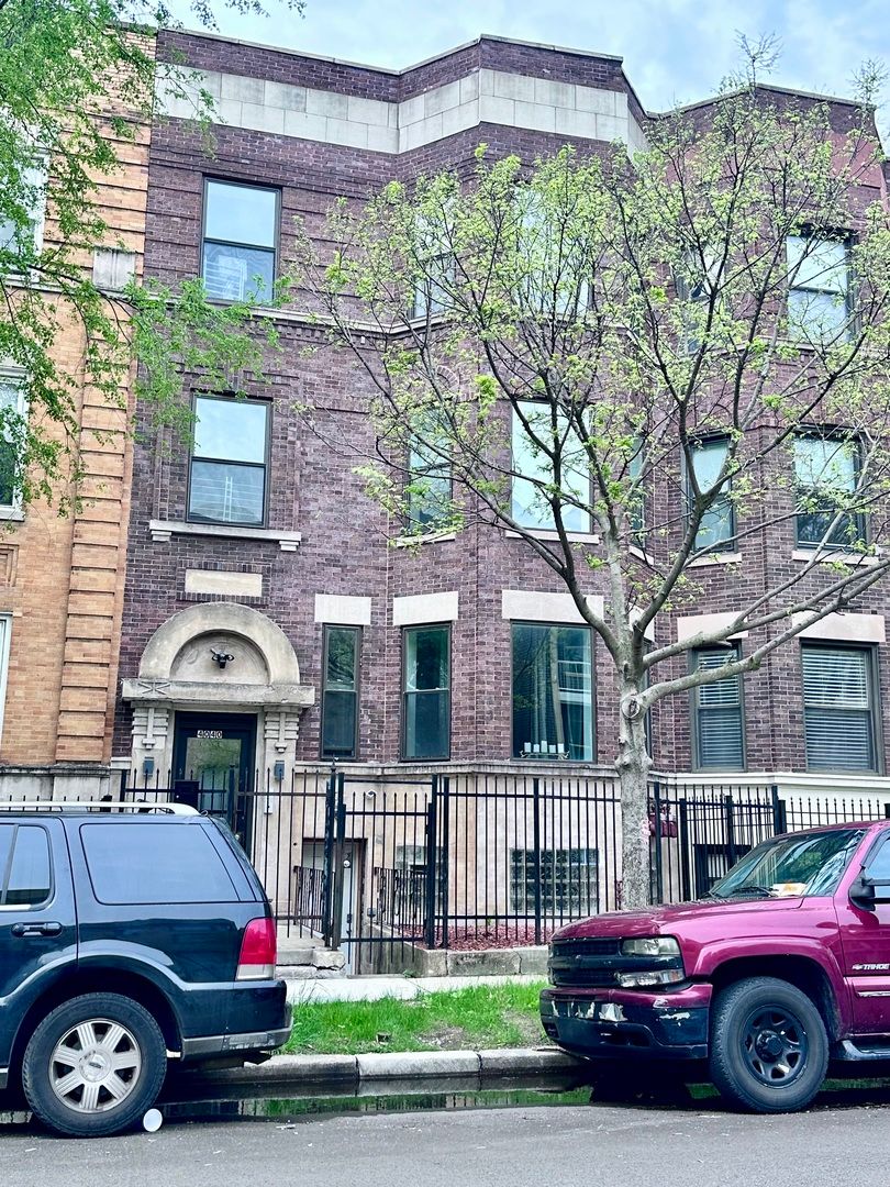 4040 S Calumet Avenue — Chicago, IL 60653