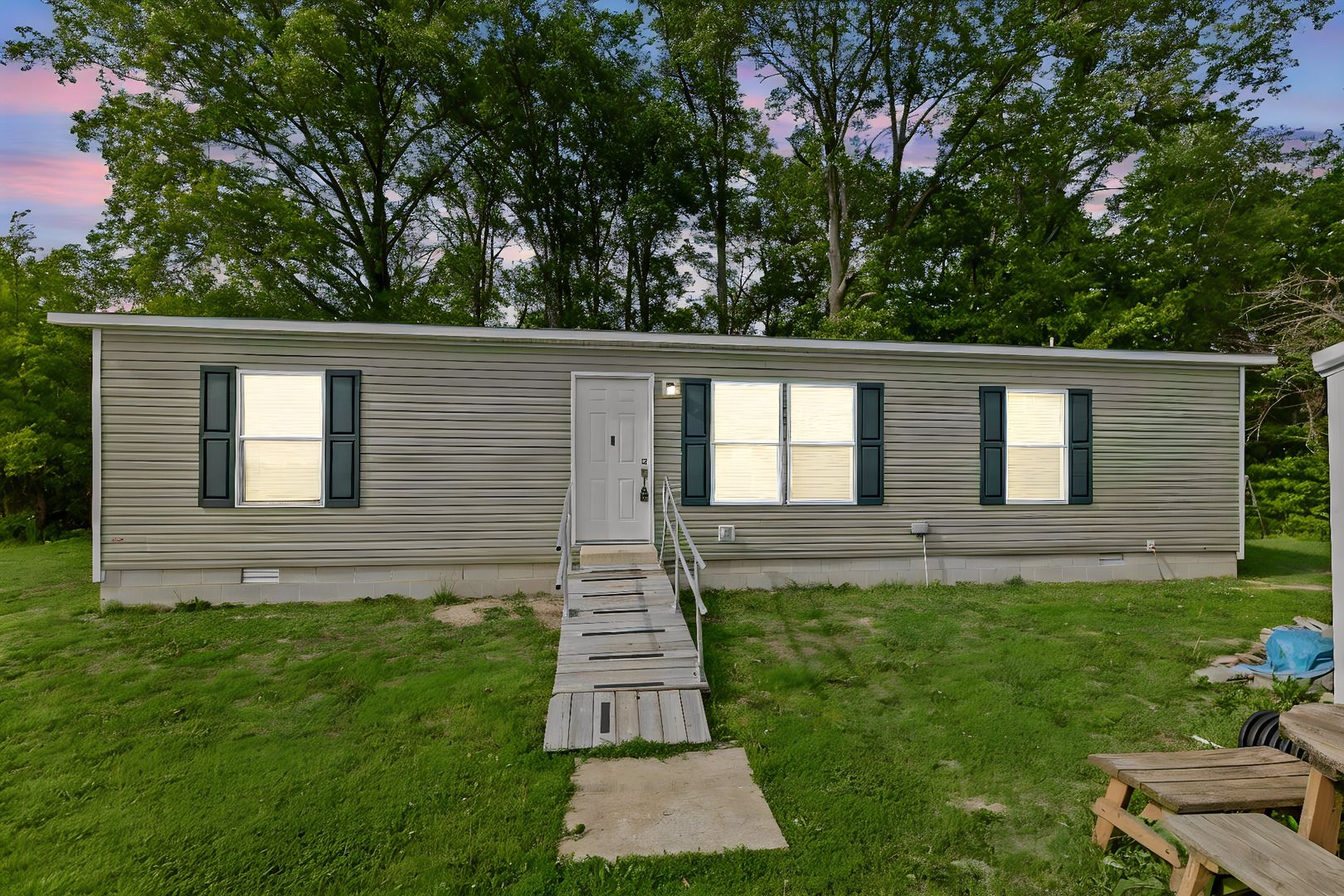 20100 Diamond Springs Road — Shattuc, IL 62231