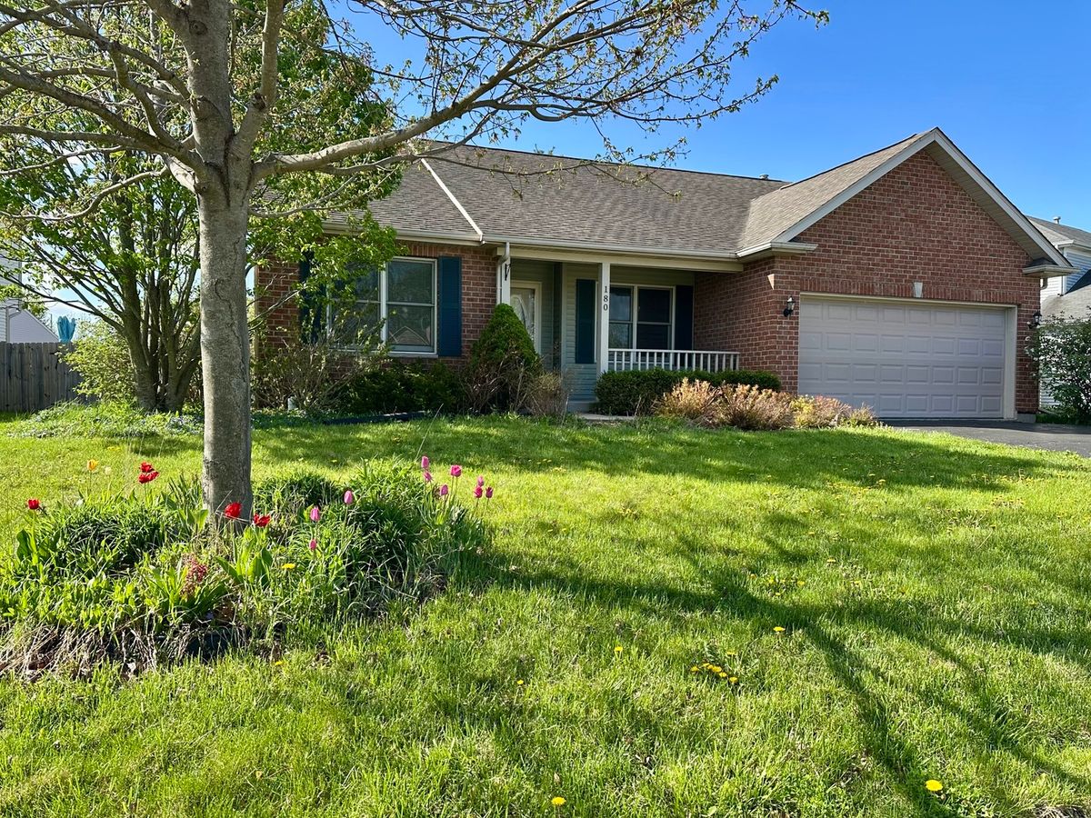 180 Clover Chase Circle, Woodstock, IL 60098