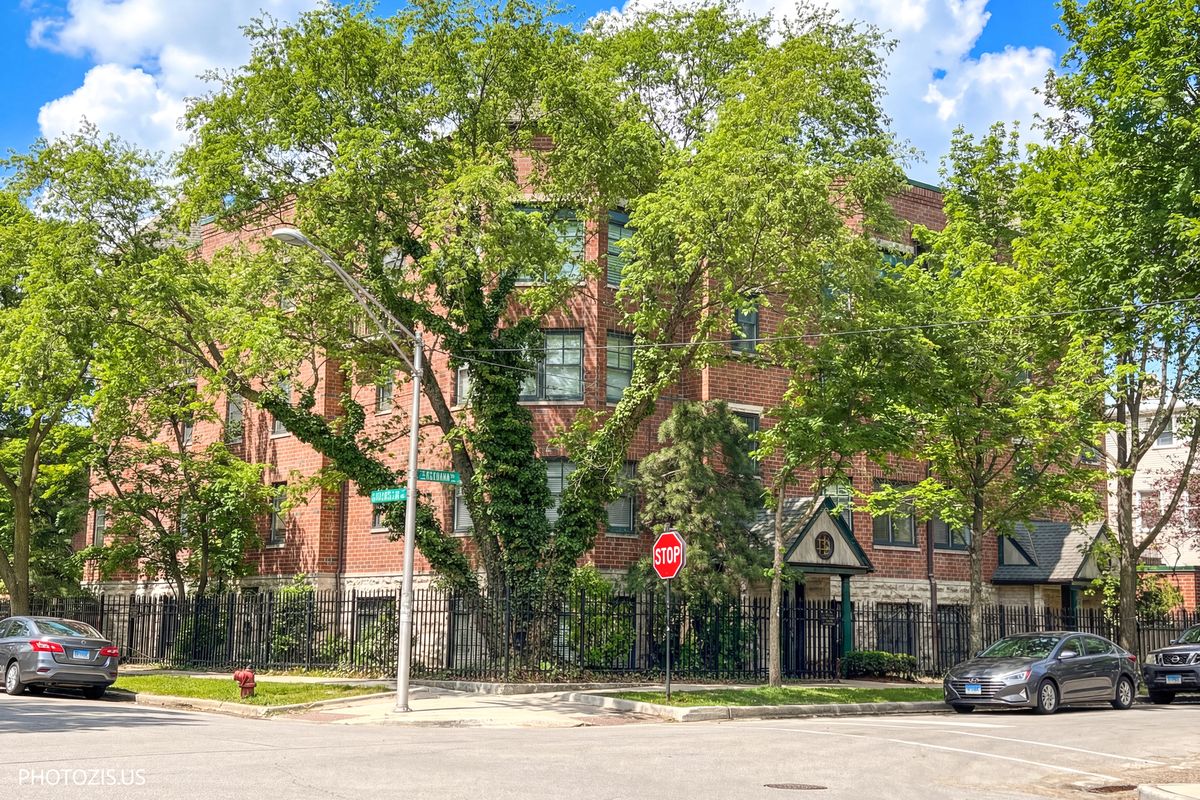2500 Seminary Avenue, Chicago, IL 60614