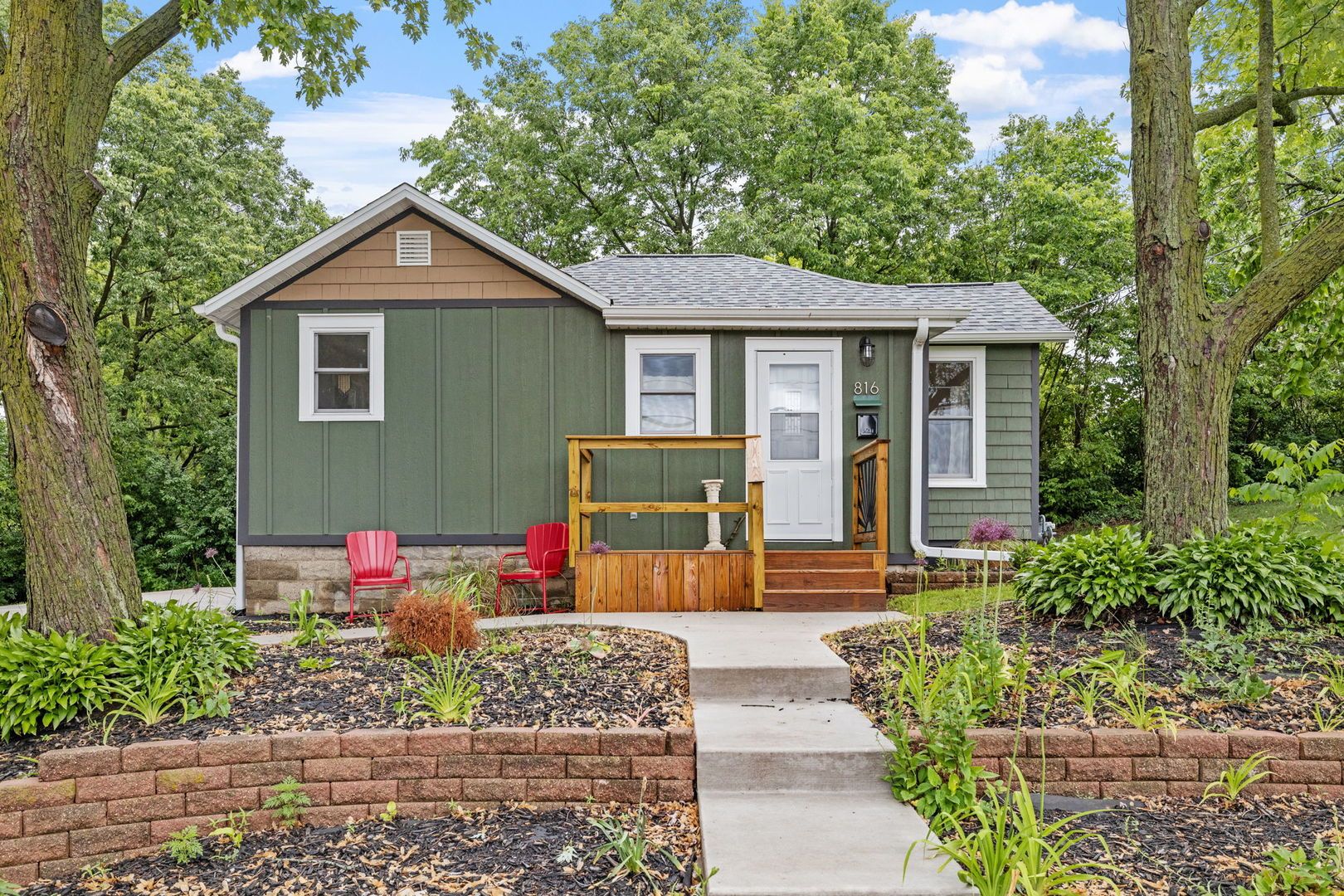 816 S Jefferson Avenue — Dixon, IL 61021