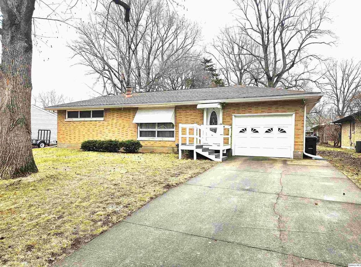 2025 Hilltop Drive, Quincy, IL 62305